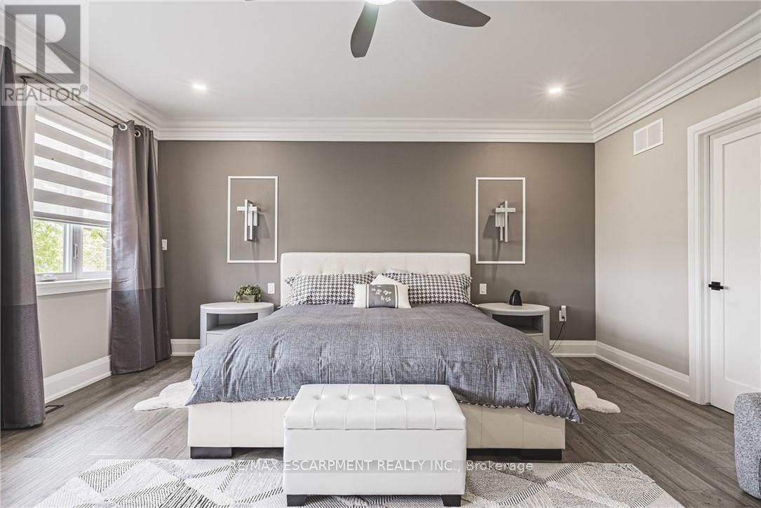 8378 Chippewa Road E, Hamilton, ON - Indoor Photo Showing Bedroom