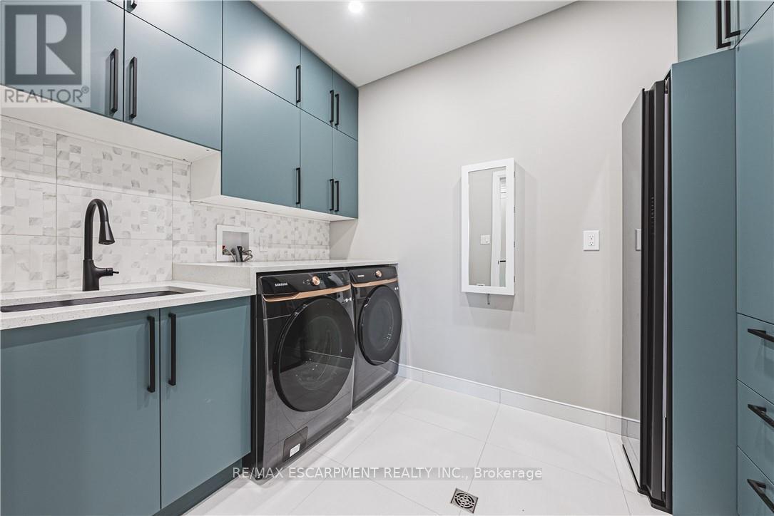8378 Chippewa Road E, Hamilton, ON - Indoor Photo Showing Laundry Room