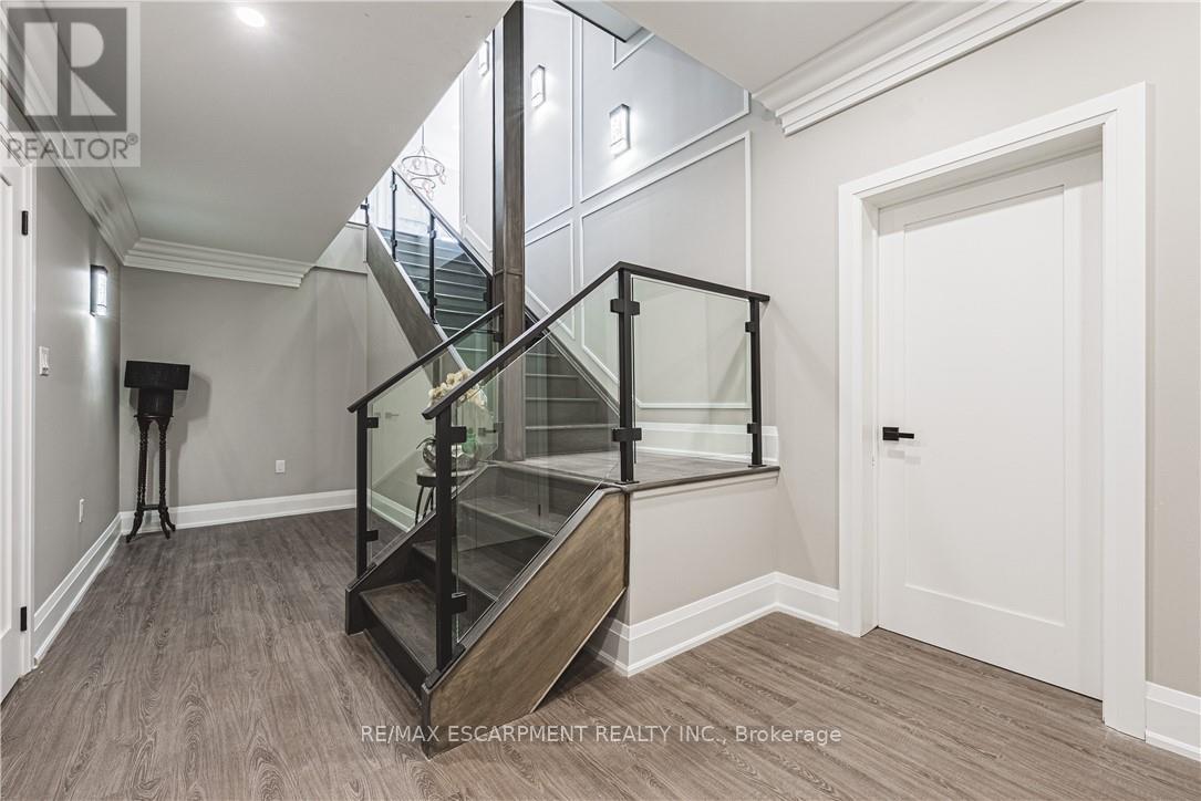 8378 Chippewa Road E, Hamilton, ON - Indoor Photo Showing Other Room