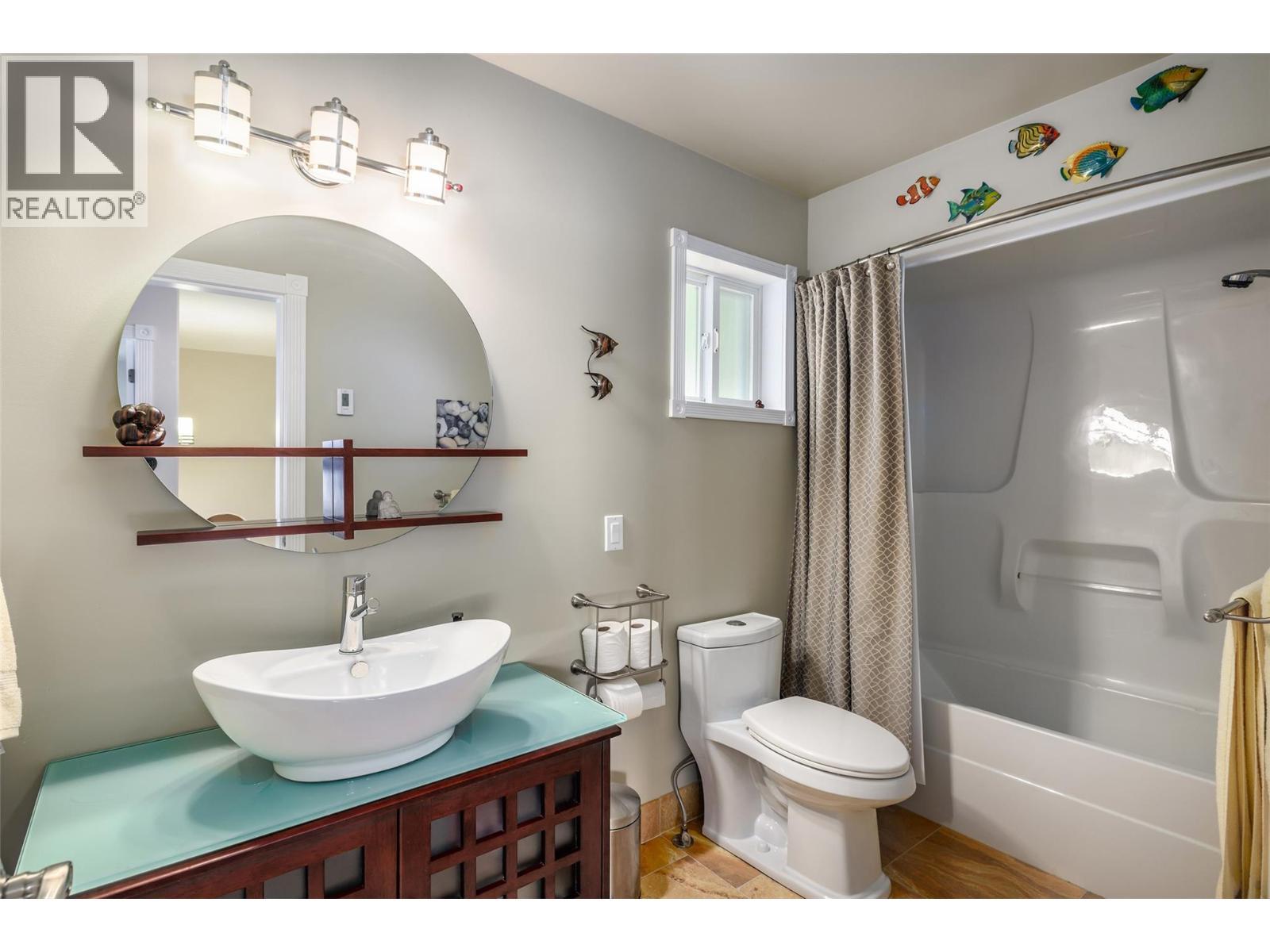 17824 Juniper Cove Road, Lake Country, BC - Indoor Photo Showing Bathroom