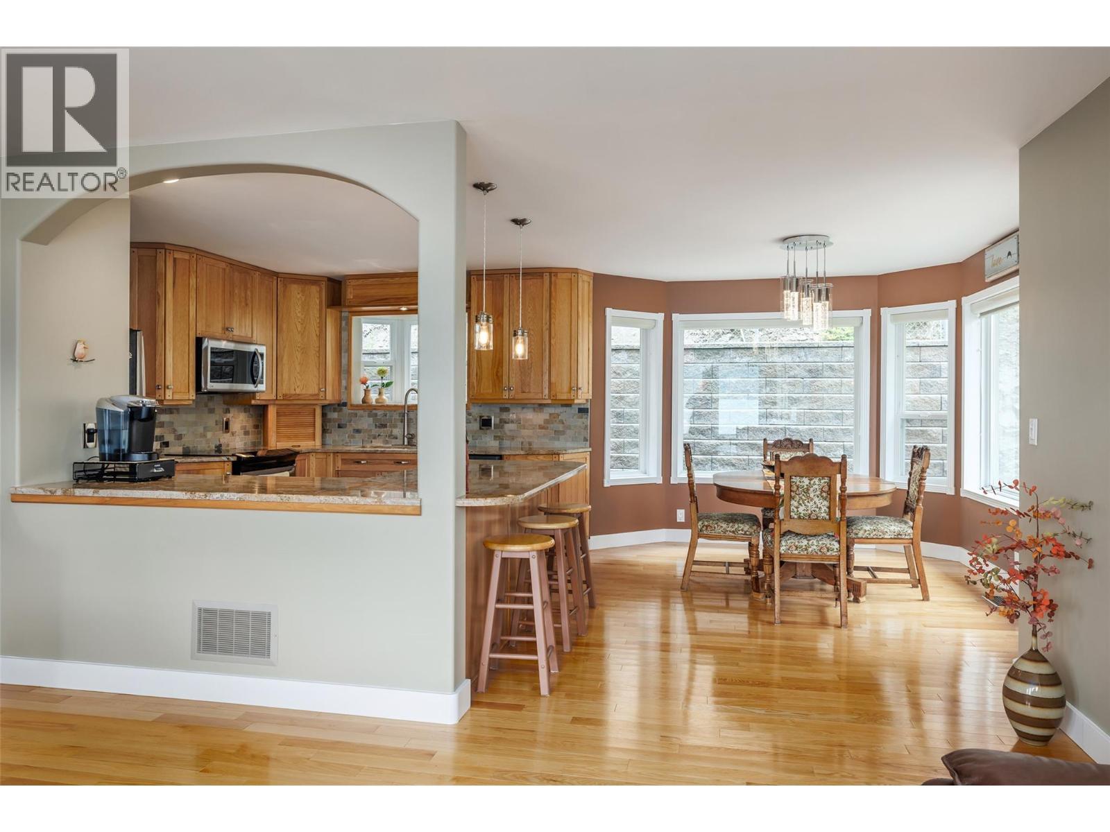 17824 Juniper Cove Road, Lake Country, BC - Indoor Photo Showing Kitchen