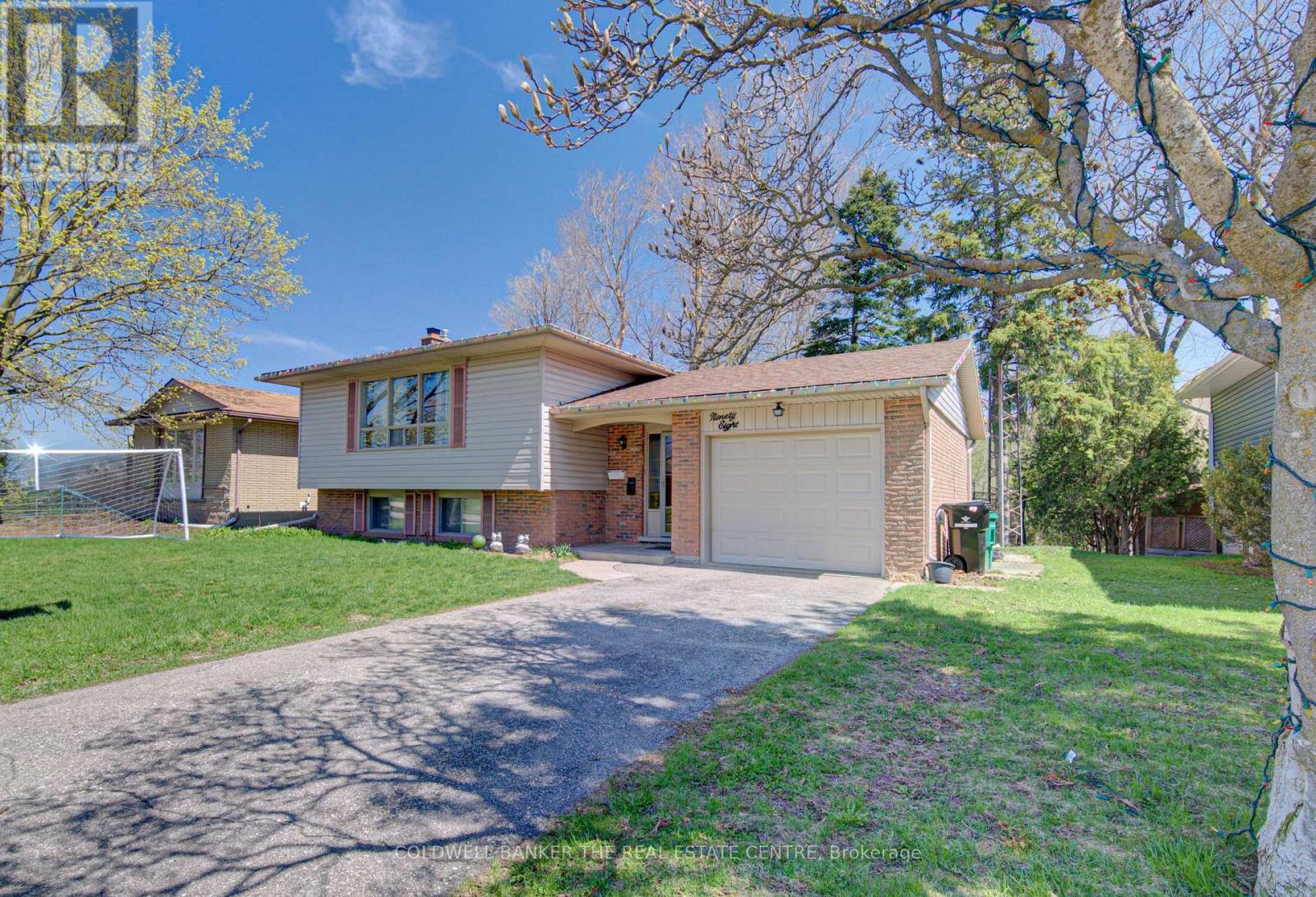 98 Shea Crescent, Kitchener, ON - Outdoor