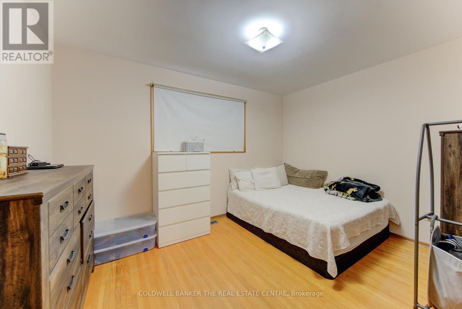 98 Shea Crescent, Kitchener, ON - Indoor Photo Showing Bedroom