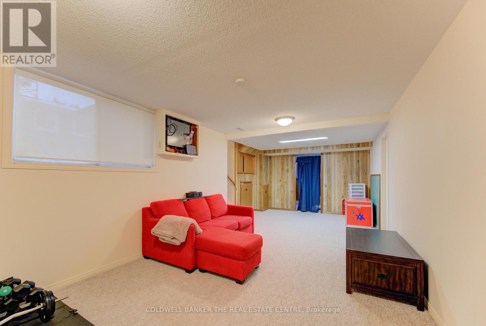 98 Shea Crescent, Kitchener, ON - Indoor Photo Showing Other Room