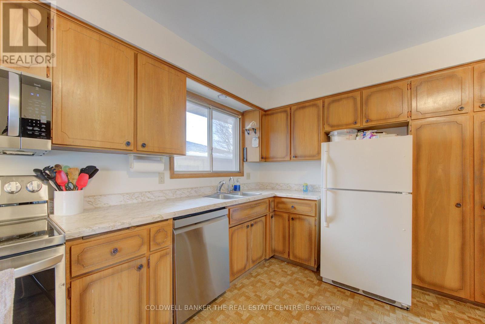 98 Shea Crescent, Kitchener, ON - Indoor Photo Showing Kitchen With Double Sink