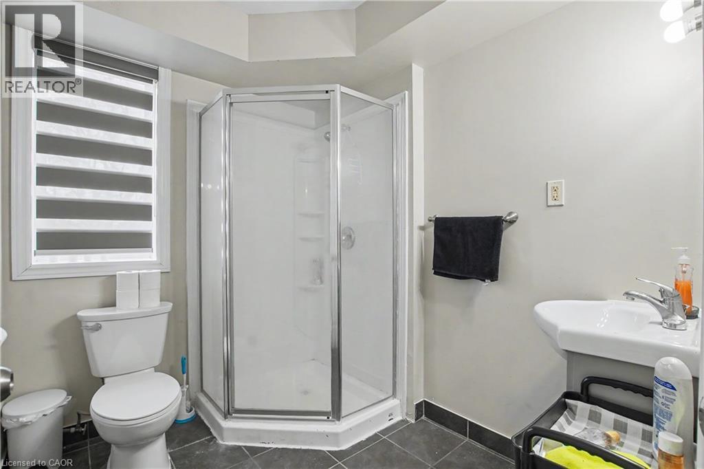 16 Columbia Street W, Waterloo, ON - Indoor Photo Showing Bathroom