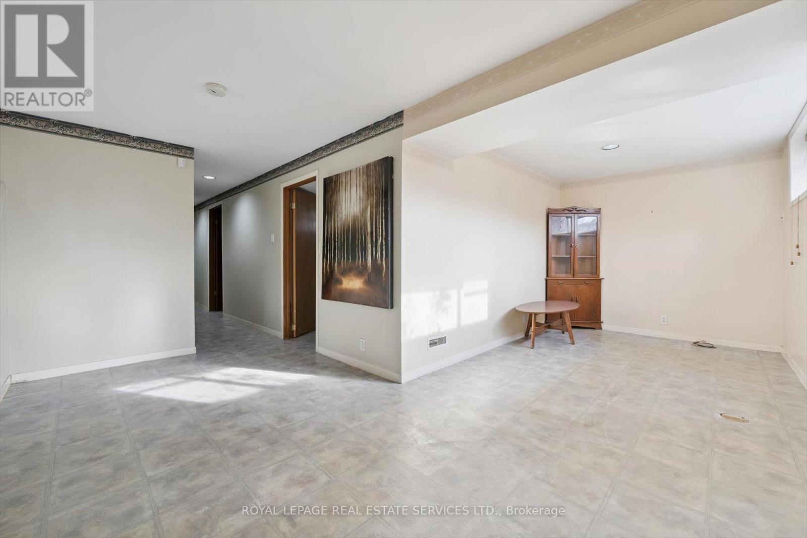 Spacious Recreation Room - 4169 Wilcox Road, Mississauga, ON - Indoor Photo Showing Other Room