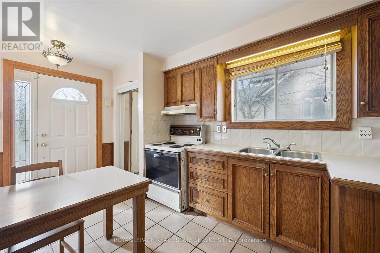 Functional Eat-In Kitchen - 4169 Wilcox Road, Mississauga, ON - Indoor Photo Showing Kitchen With Double Sink