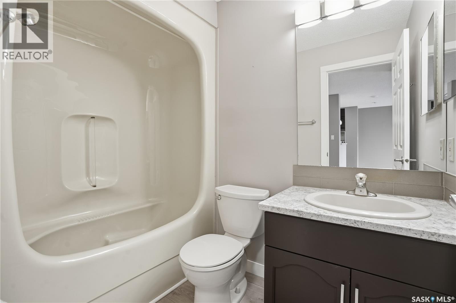 307 2275 Mcintyre Street, Regina, SK - Indoor Photo Showing Bathroom