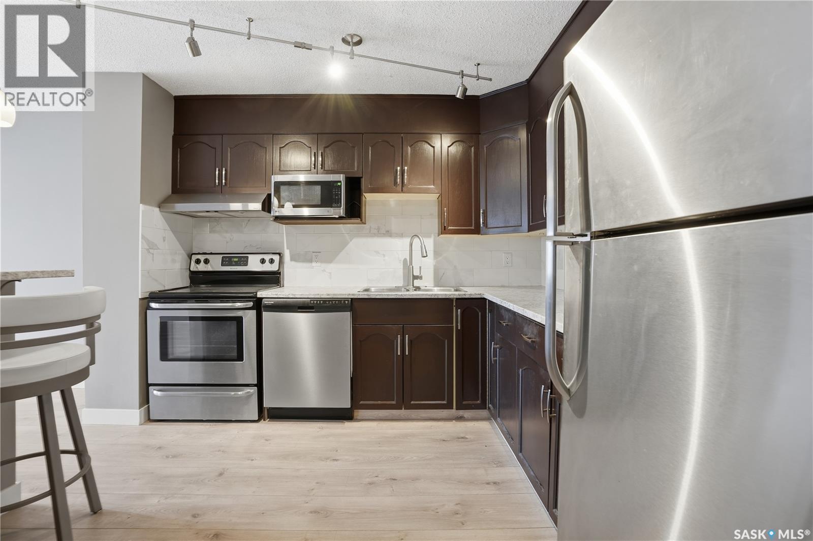 307 2275 Mcintyre Street, Regina, SK - Indoor Photo Showing Kitchen With Upgraded Kitchen