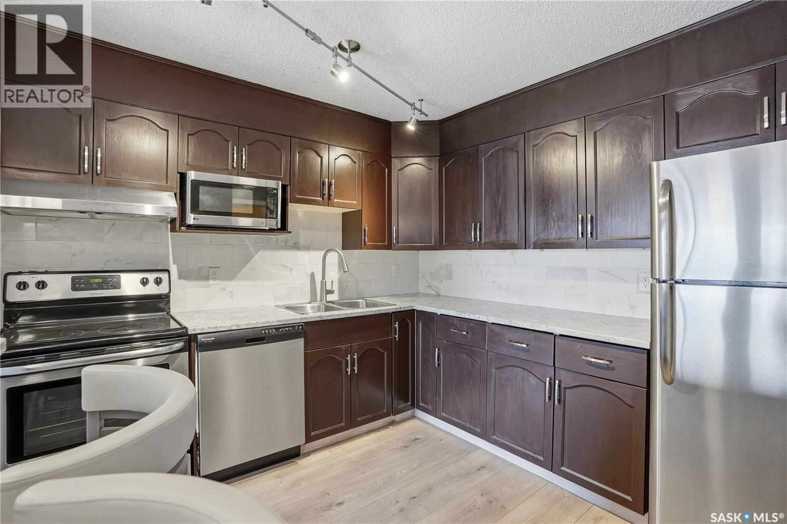 307 2275 Mcintyre Street, Regina, SK - Indoor Photo Showing Kitchen With Double Sink