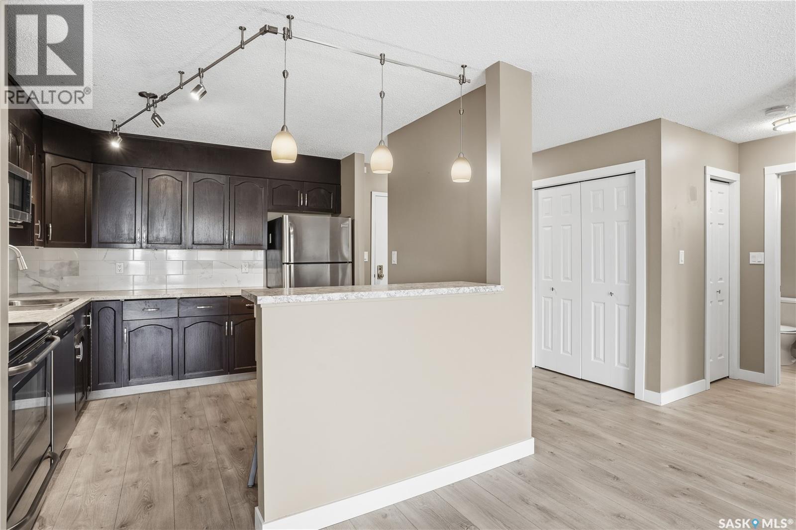 307 2275 Mcintyre Street, Regina, SK - Indoor Photo Showing Kitchen With Upgraded Kitchen