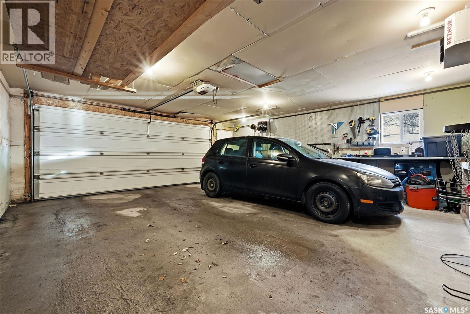 14 Joyce Crescent, Regina, SK - Indoor Photo Showing Garage
