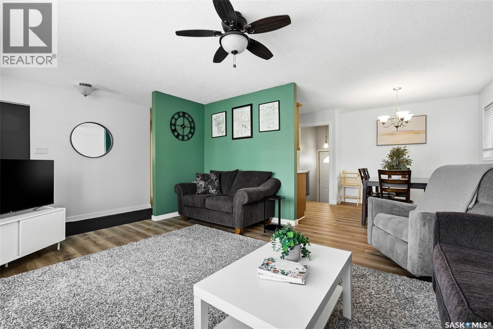 14 Joyce Crescent, Regina, SK - Indoor Photo Showing Living Room