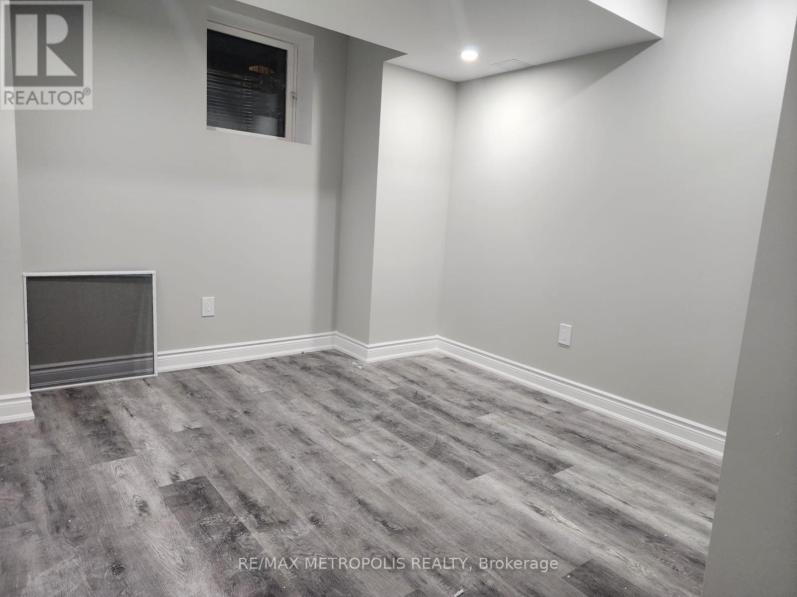 Bsmt - 261 Clockwork Drive, Brampton, ON - Indoor Photo Showing Other Room