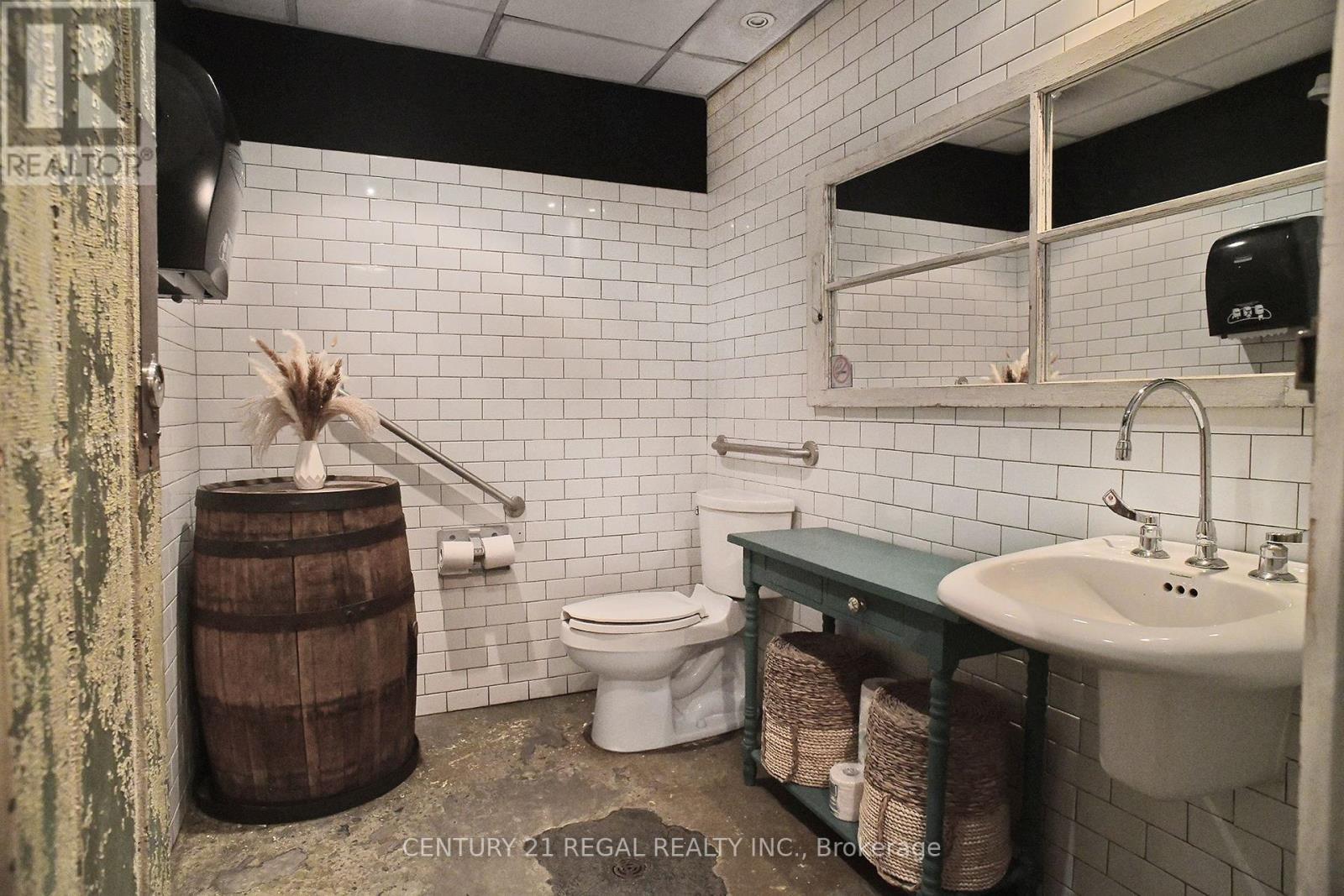 56 Temperance Street, Toronto, ON