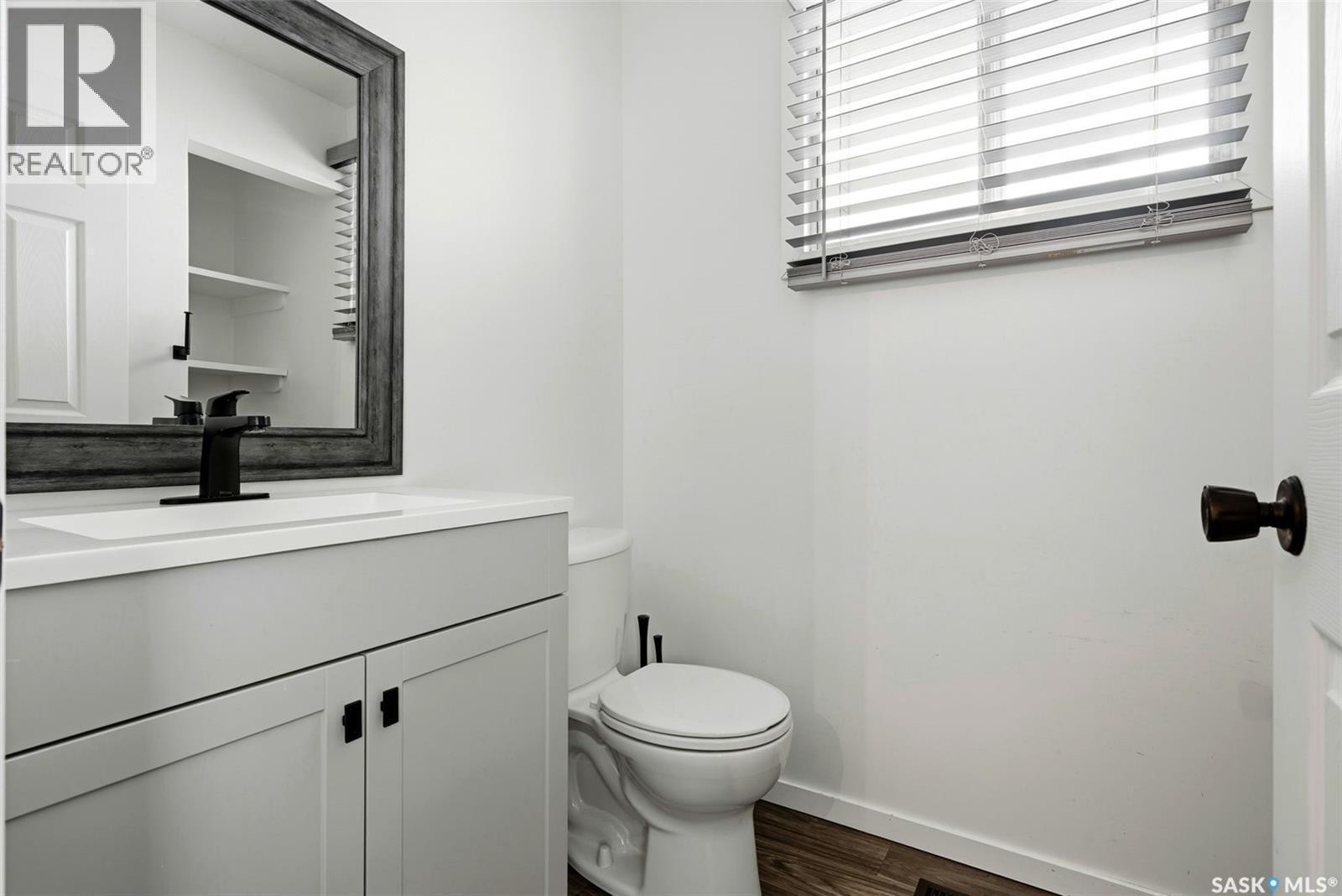 15 Rutley Street, Regina, SK - Indoor Photo Showing Bathroom
