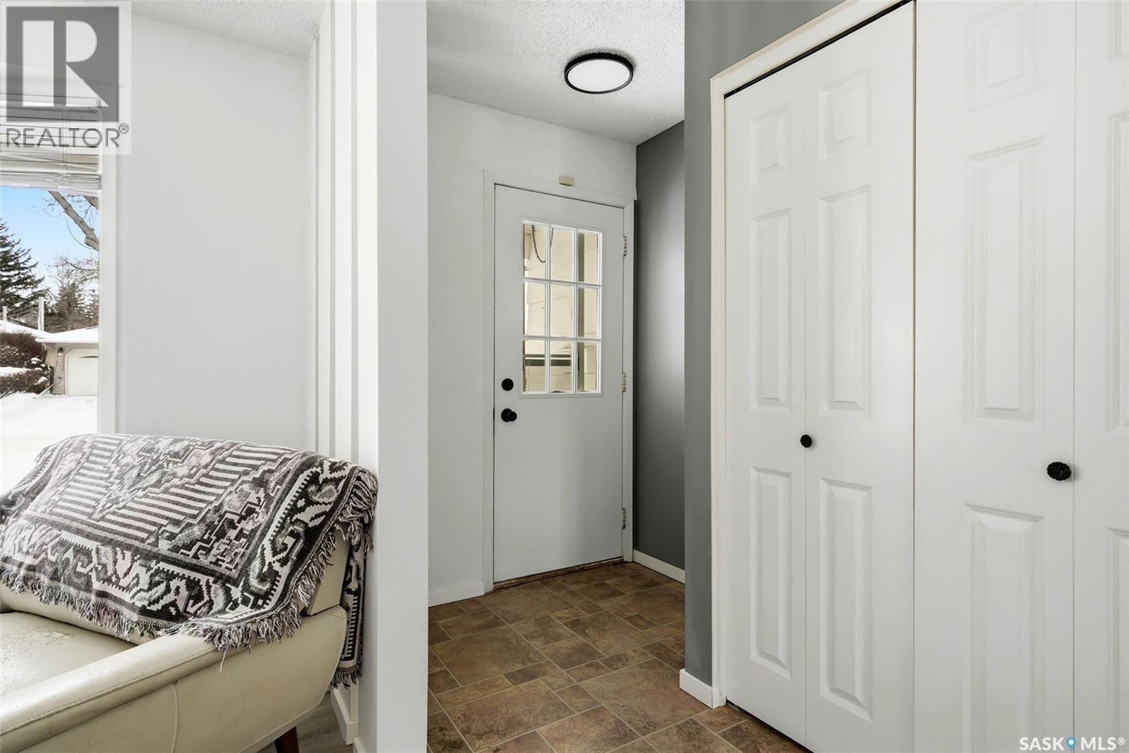 15 Rutley Street, Regina, SK - Indoor