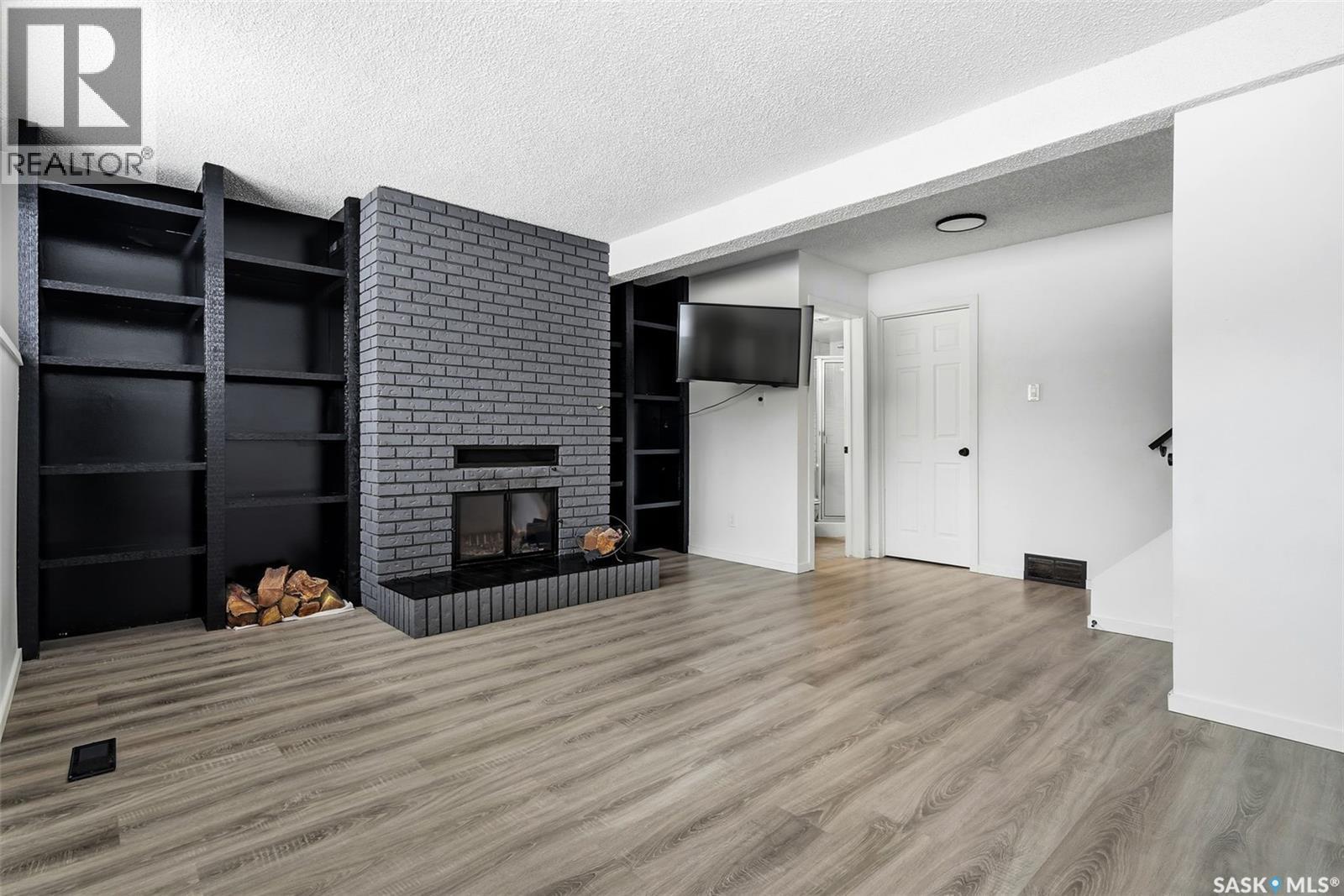 15 Rutley Street, Regina, SK - Indoor With Fireplace