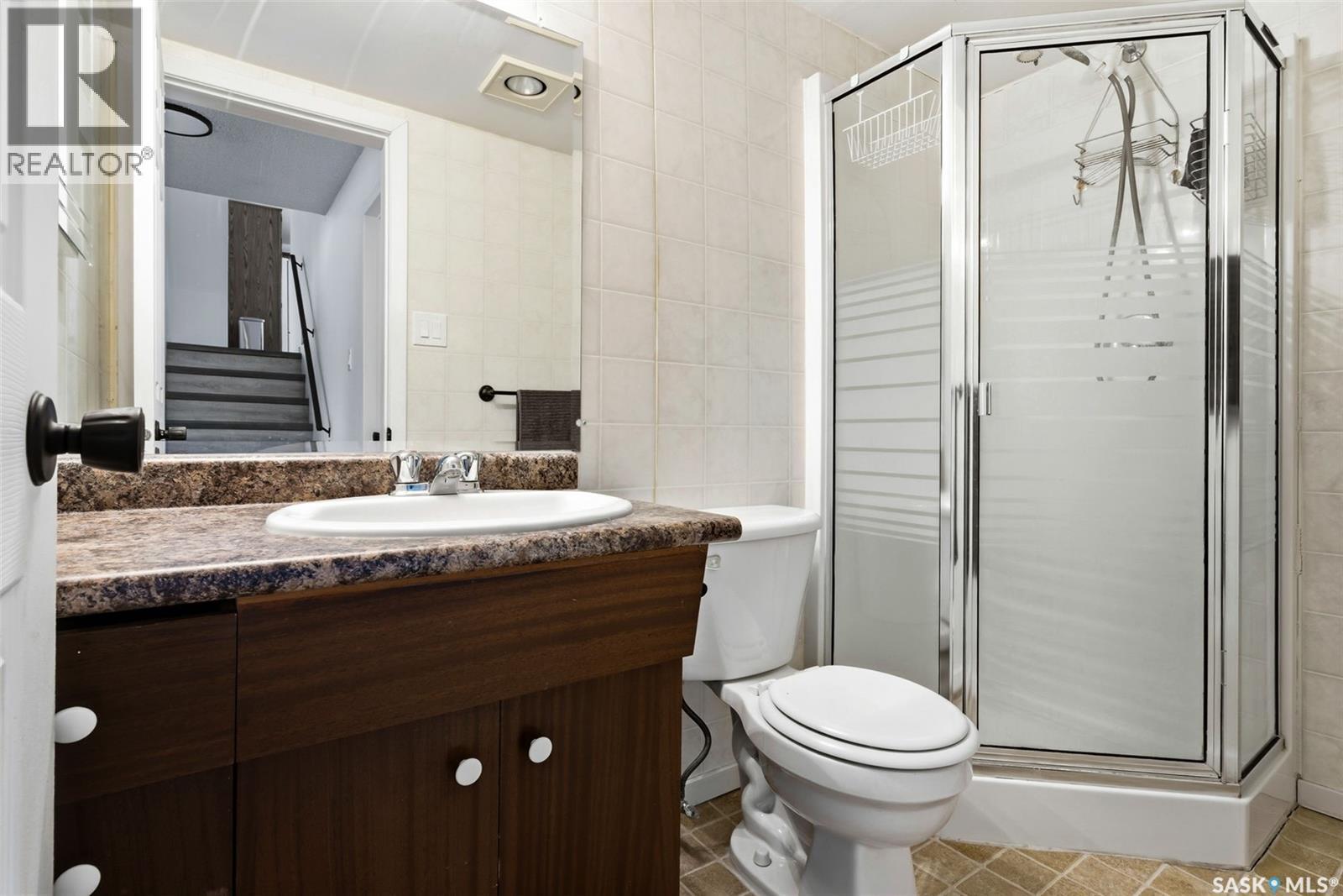 15 Rutley Street, Regina, SK - Indoor Photo Showing Bathroom