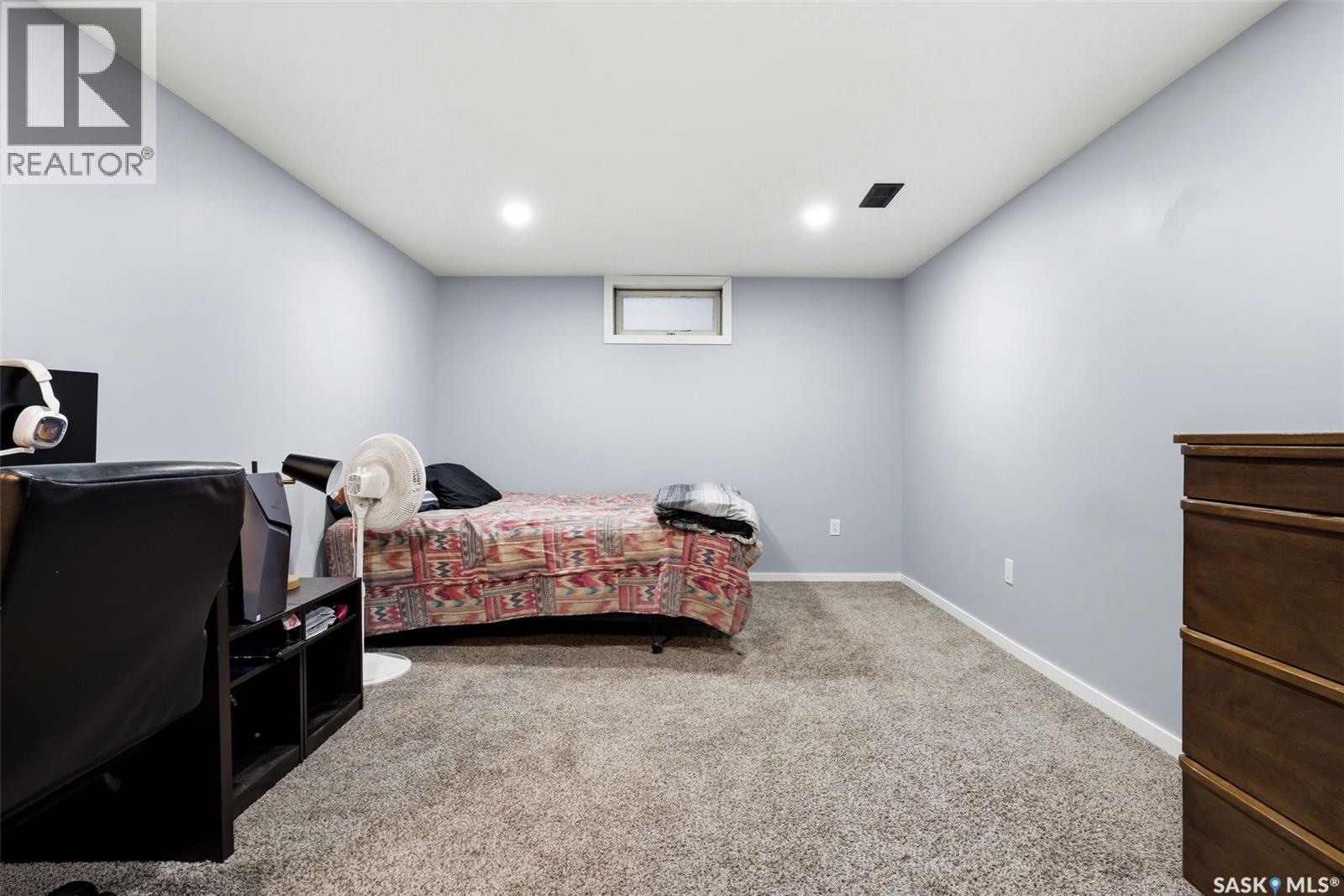 15 Rutley Street, Regina, SK - Indoor Photo Showing Bedroom