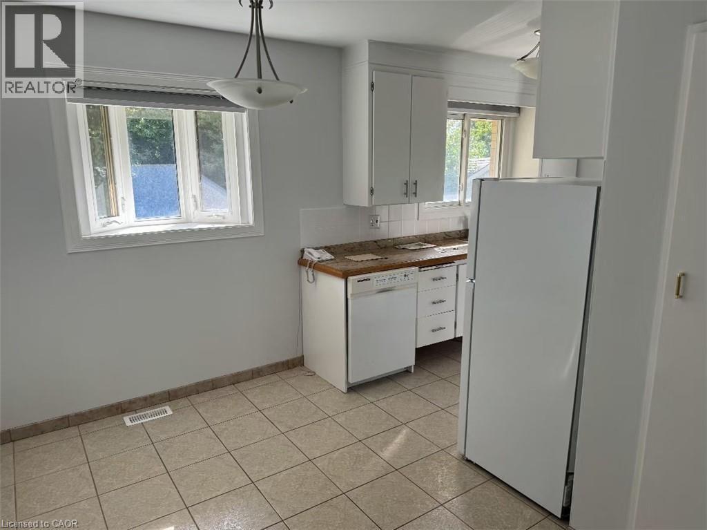 23 Elkington Drive, Kitchener, ON - Indoor Photo Showing Kitchen