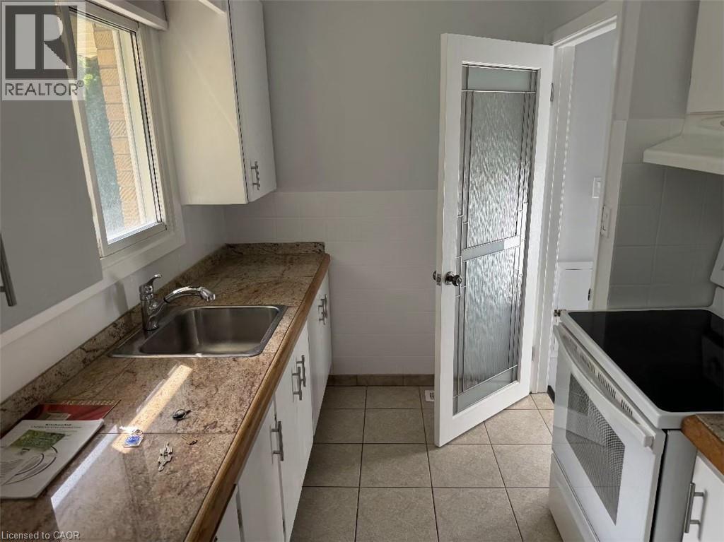 23 Elkington Drive, Kitchener, ON - Indoor Photo Showing Kitchen