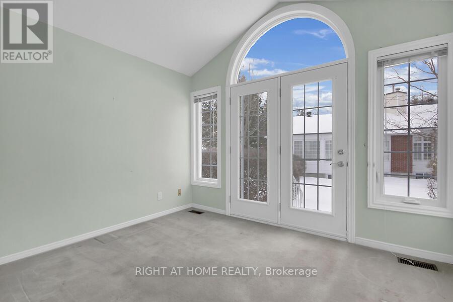 38 Kettering, Ottawa, ON - Indoor Photo Showing Other Room
