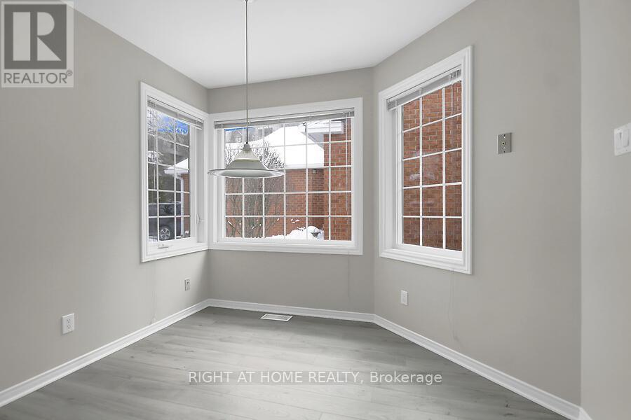 38 Kettering, Ottawa, ON - Indoor Photo Showing Other Room