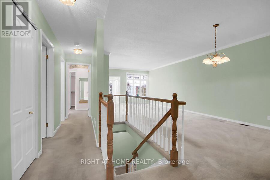 38 Kettering, Ottawa, ON - Indoor Photo Showing Other Room