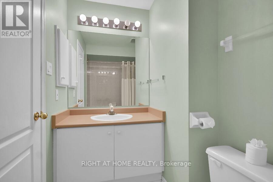 38 Kettering, Ottawa, ON - Indoor Photo Showing Bathroom