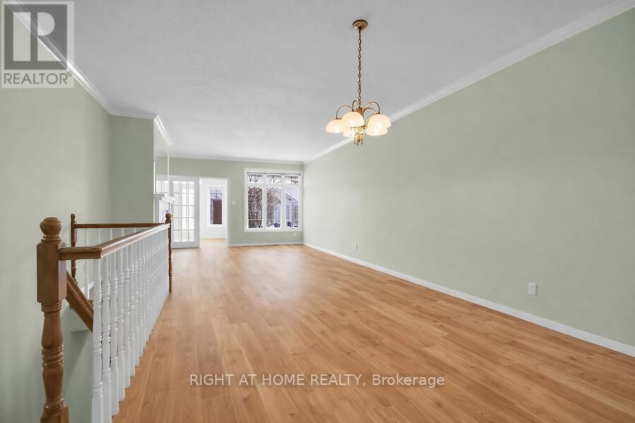 38 Kettering, Ottawa, ON - Indoor Photo Showing Other Room