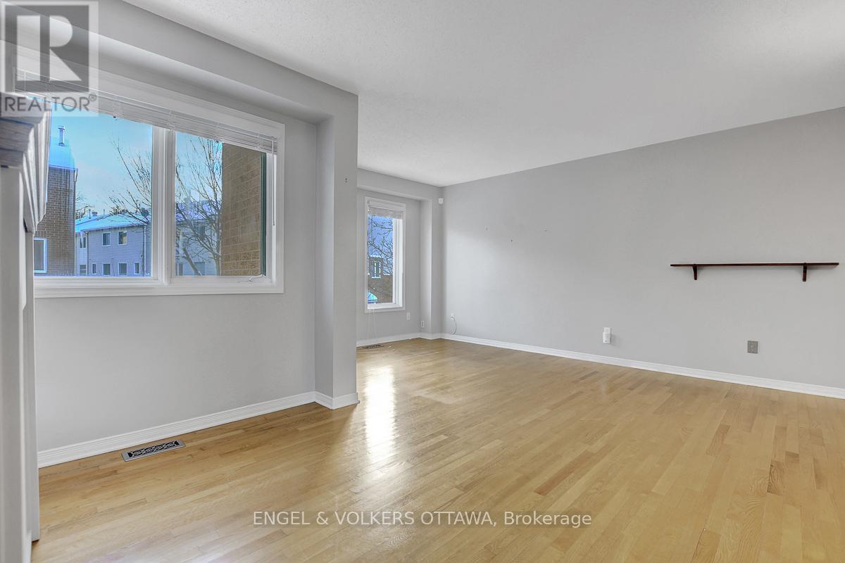 21 Drayton Private, Ottawa, ON - Indoor Photo Showing Other Room