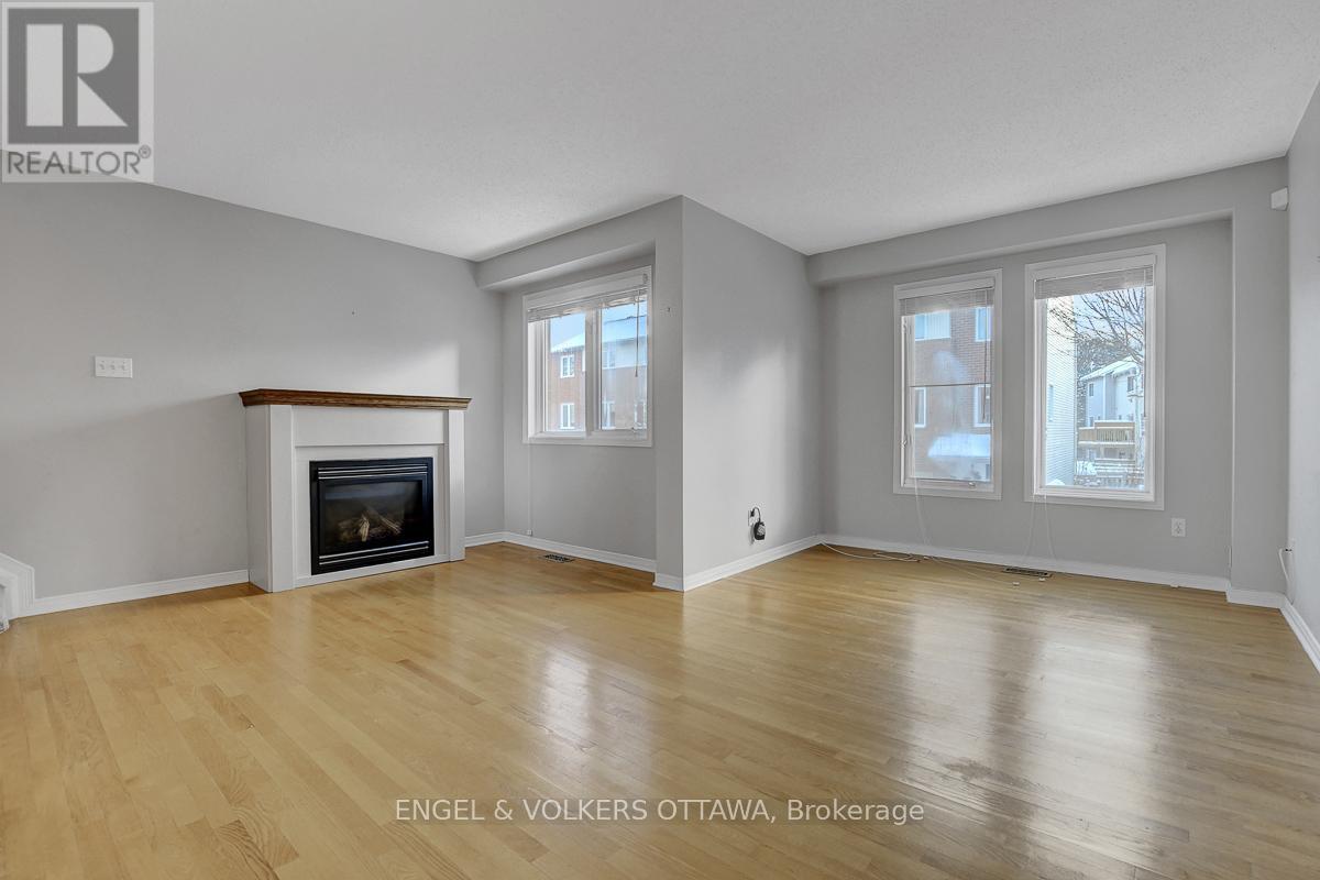 21 Drayton Private, Ottawa, ON - Indoor Photo Showing Living Room With Fireplace