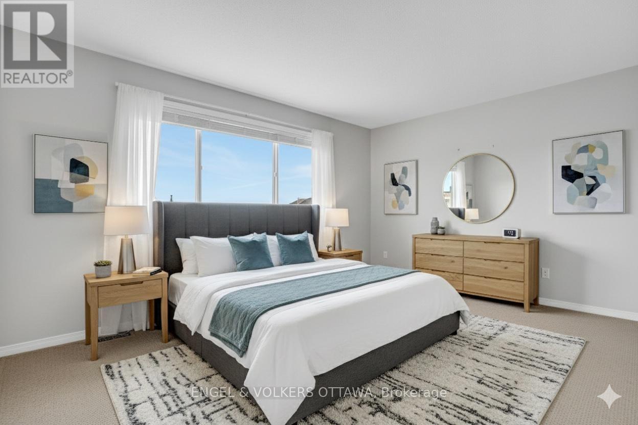 21 Drayton Private, Ottawa, ON - Indoor Photo Showing Bedroom