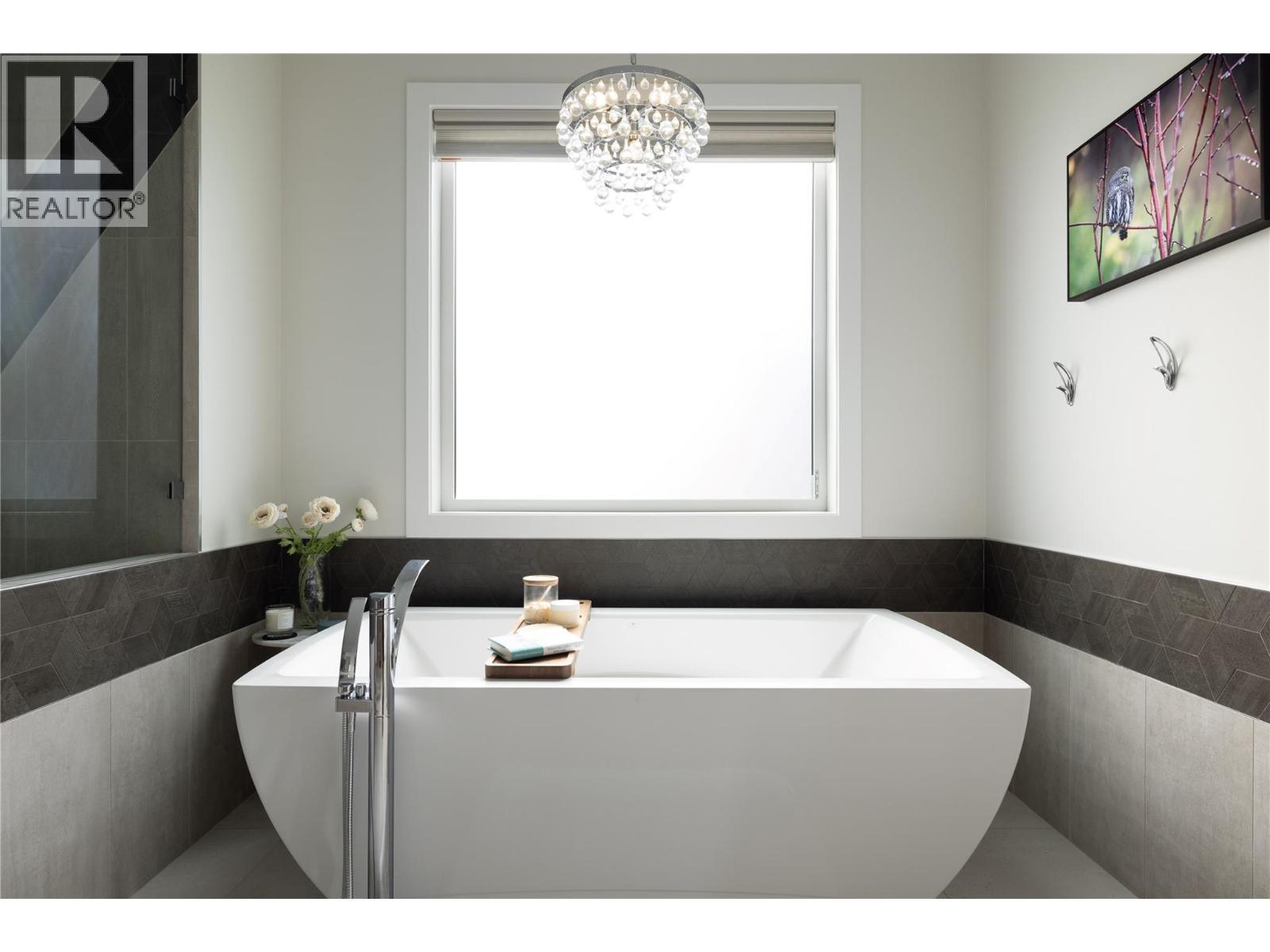 5650 The Edge Place Unit# 111, Kelowna, BC - Indoor Photo Showing Bathroom