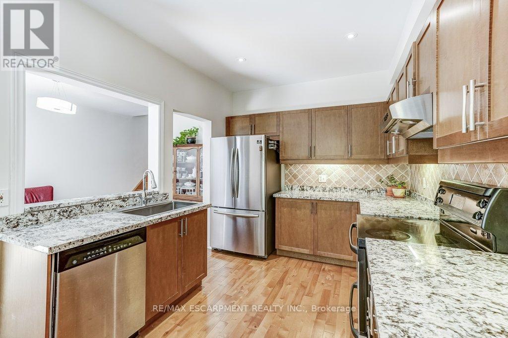 4134 Medland Drive, Burlington, ON - Indoor Photo Showing Kitchen