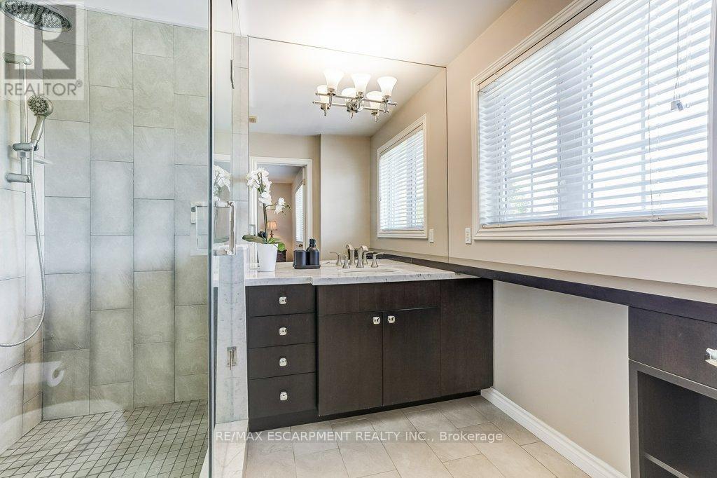 4134 Medland Drive, Burlington, ON - Indoor Photo Showing Bathroom