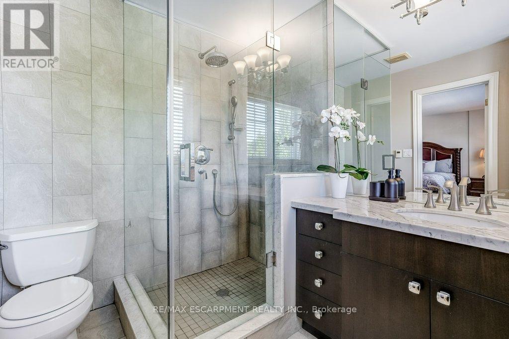 4134 Medland Drive, Burlington, ON - Indoor Photo Showing Bathroom