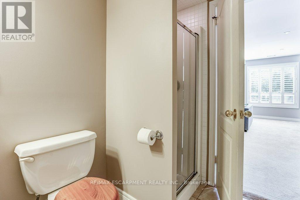 4134 Medland Drive, Burlington, ON - Indoor Photo Showing Bathroom