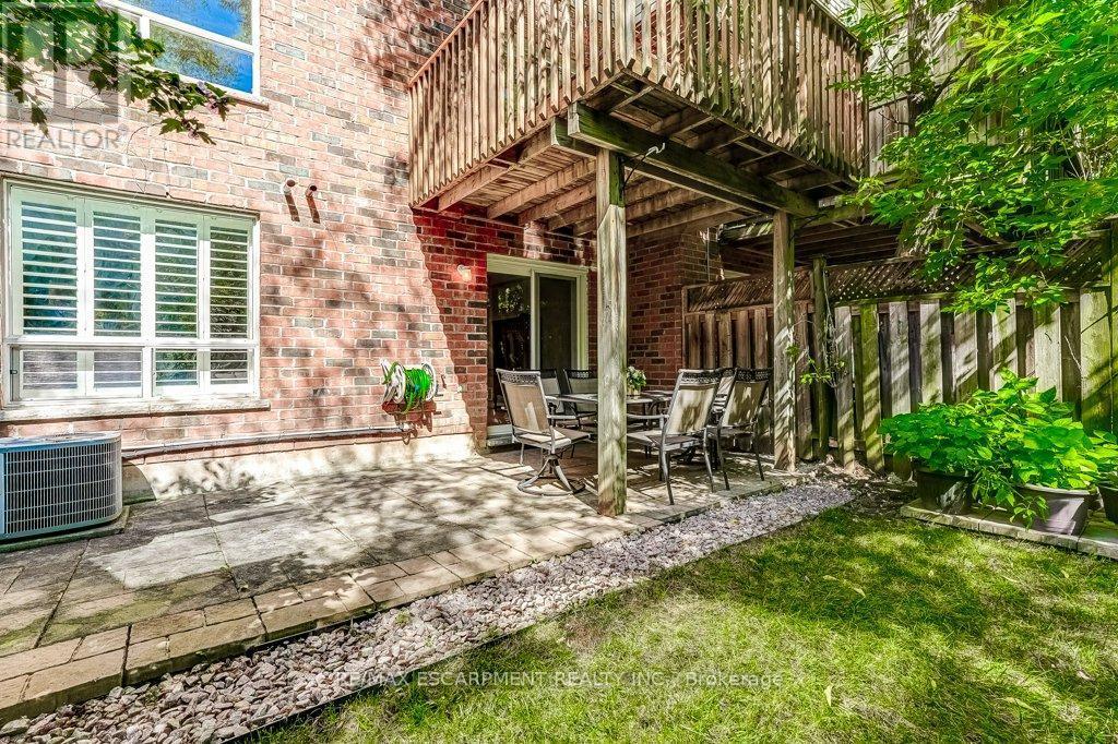 4134 Medland Drive, Burlington, ON - Outdoor With Deck Patio Veranda