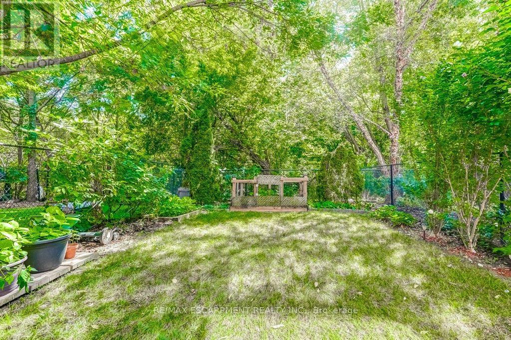 4134 Medland Drive, Burlington, ON - Outdoor