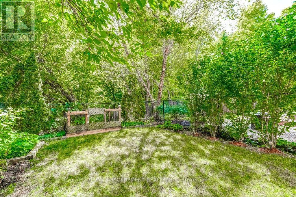 4134 Medland Drive, Burlington, ON - Outdoor