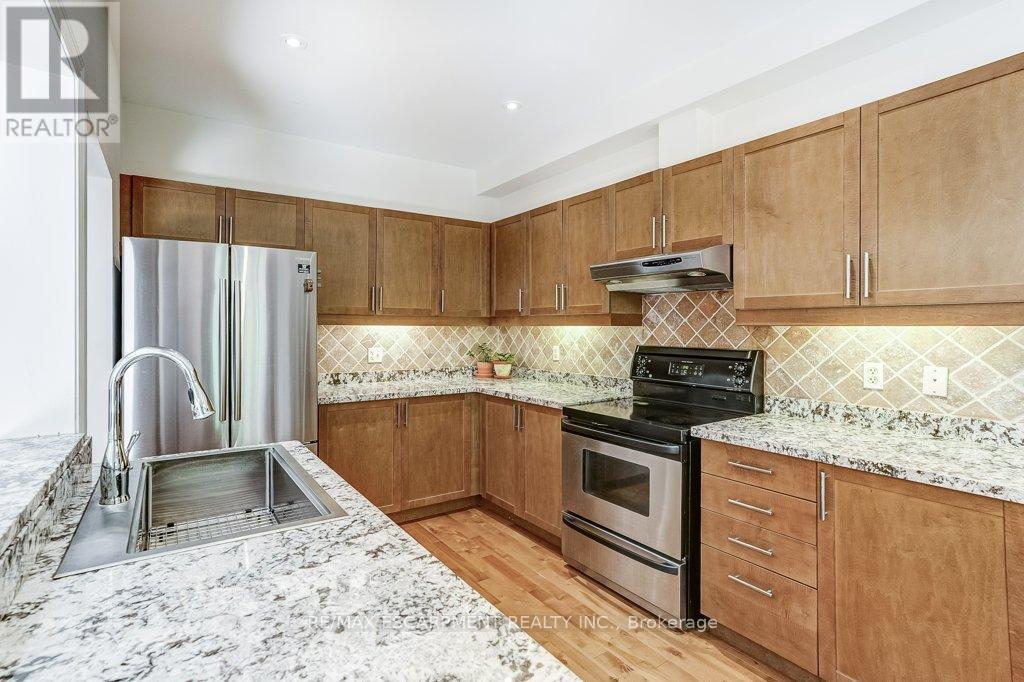 4134 Medland Drive, Burlington, ON - Indoor Photo Showing Kitchen