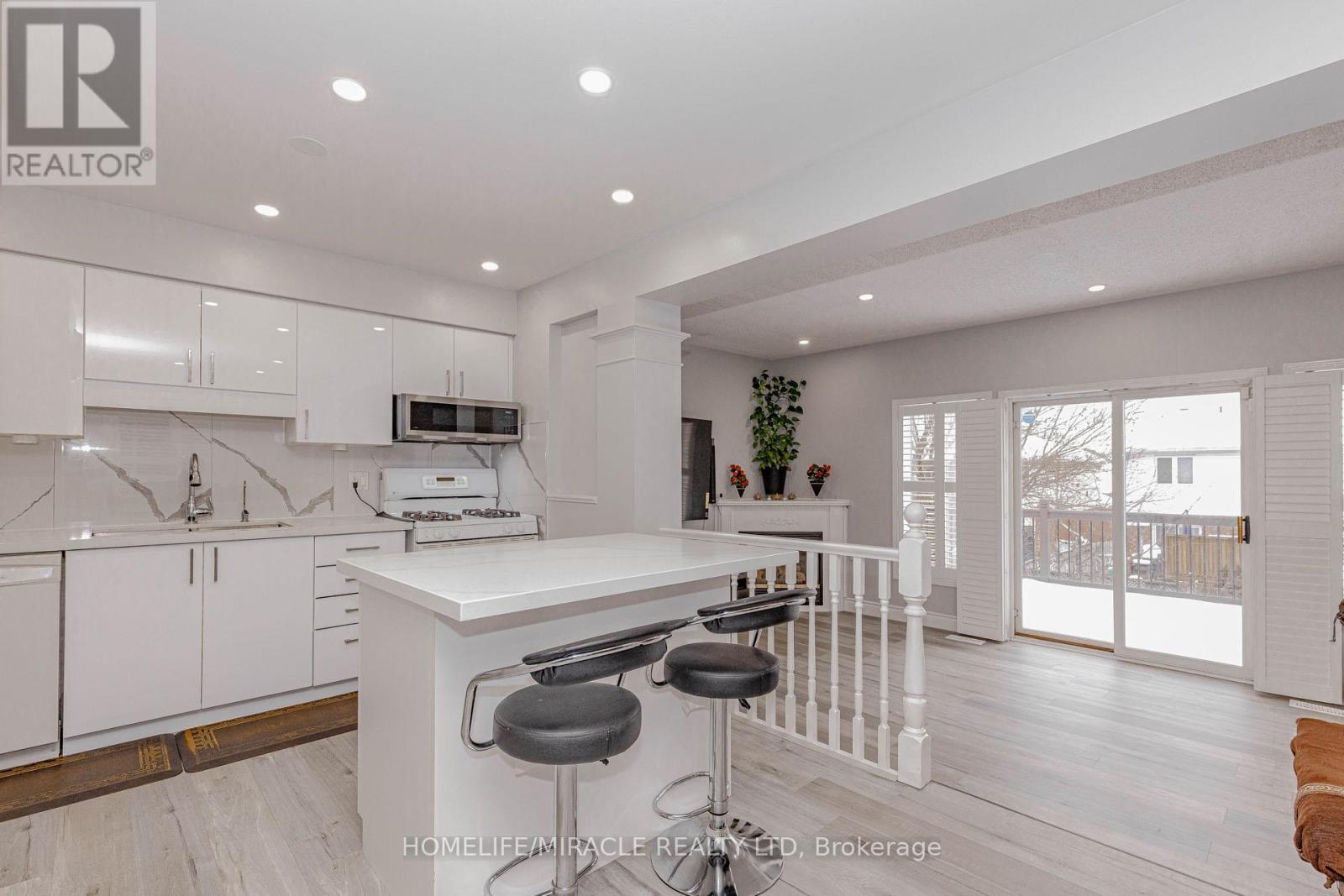 128 Karalee Crescent, Cambridge, ON - Indoor Photo Showing Kitchen