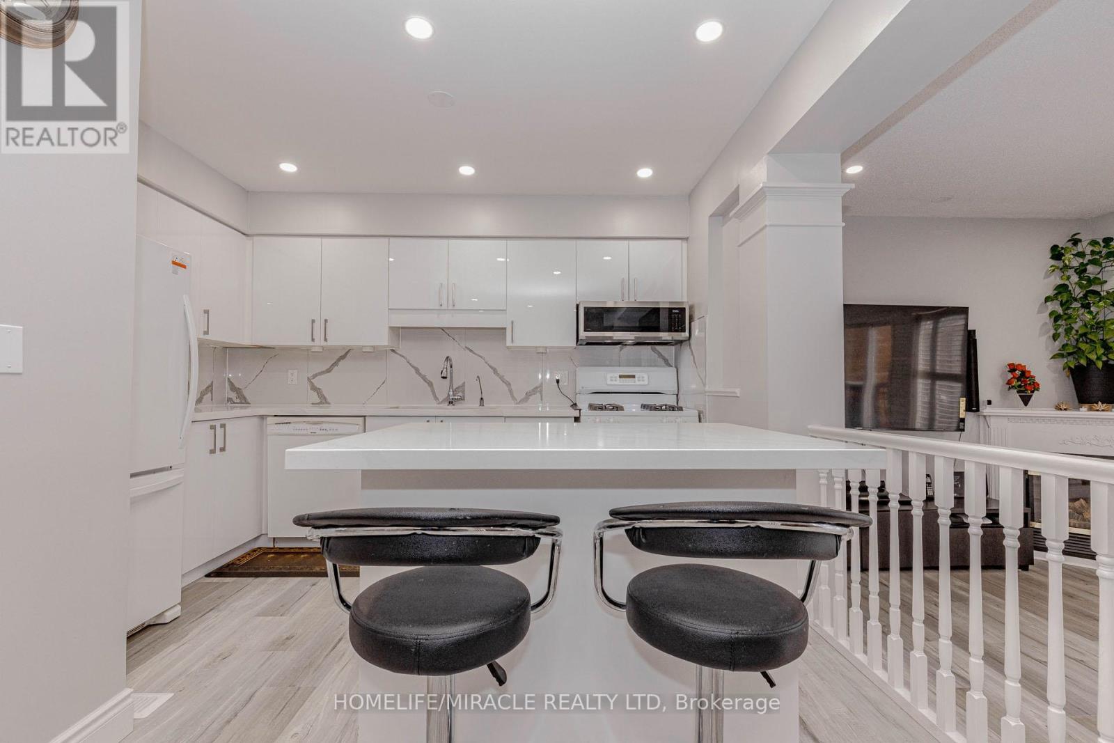 128 Karalee Crescent, Cambridge, ON - Indoor Photo Showing Kitchen