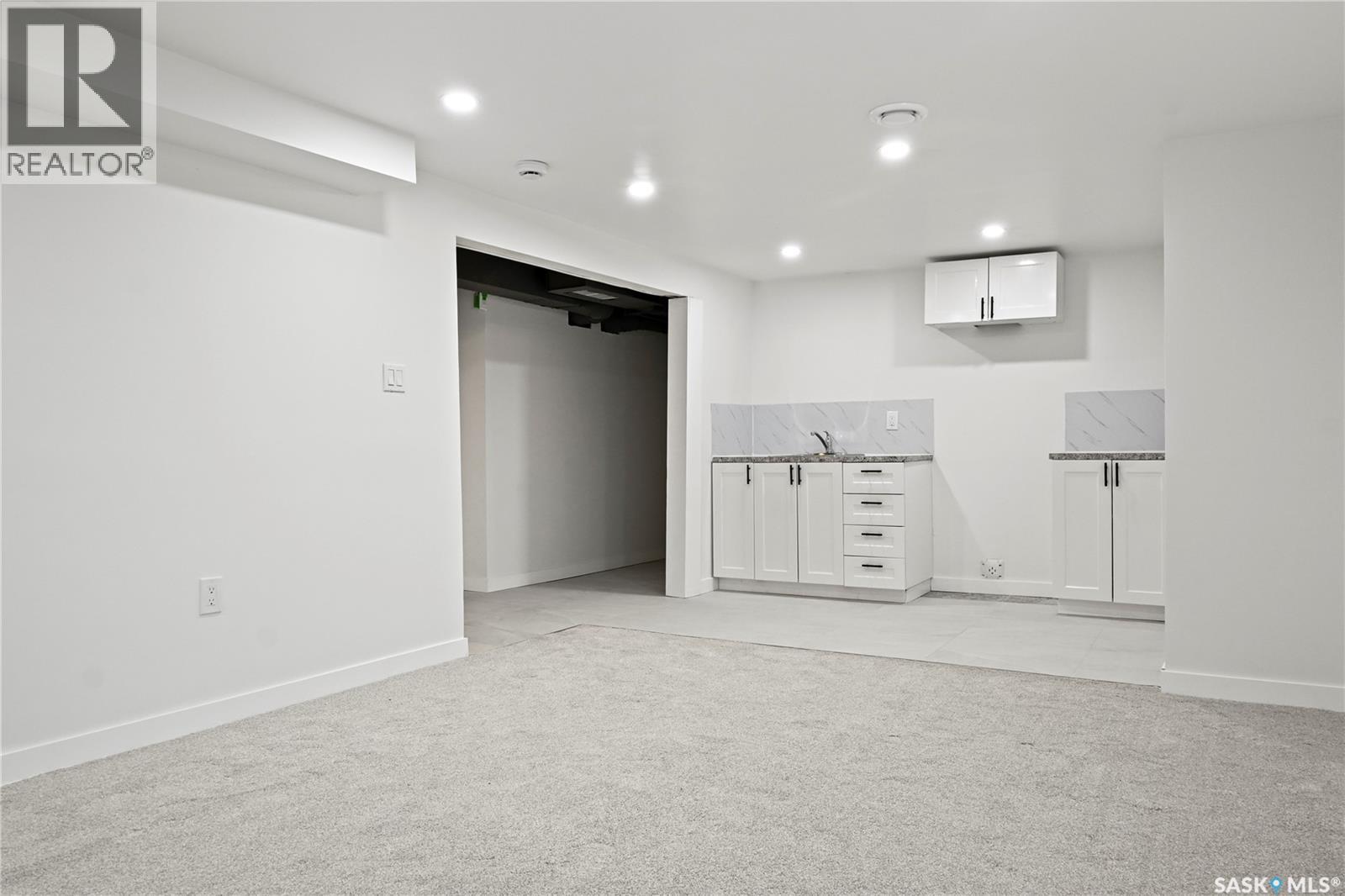 443 Argyle Street N, Regina, SK - Indoor