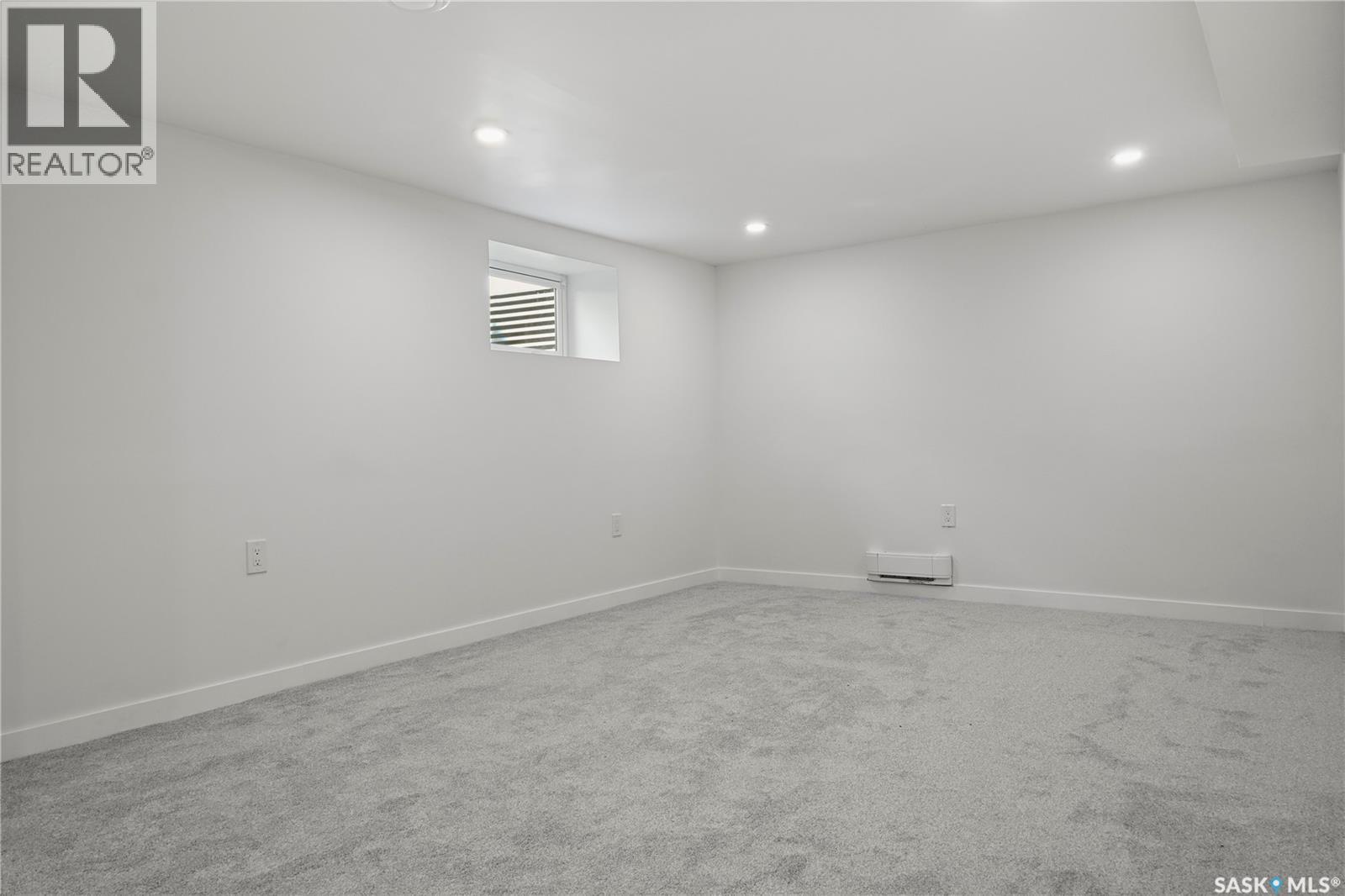 443 Argyle Street N, Regina, SK - Indoor