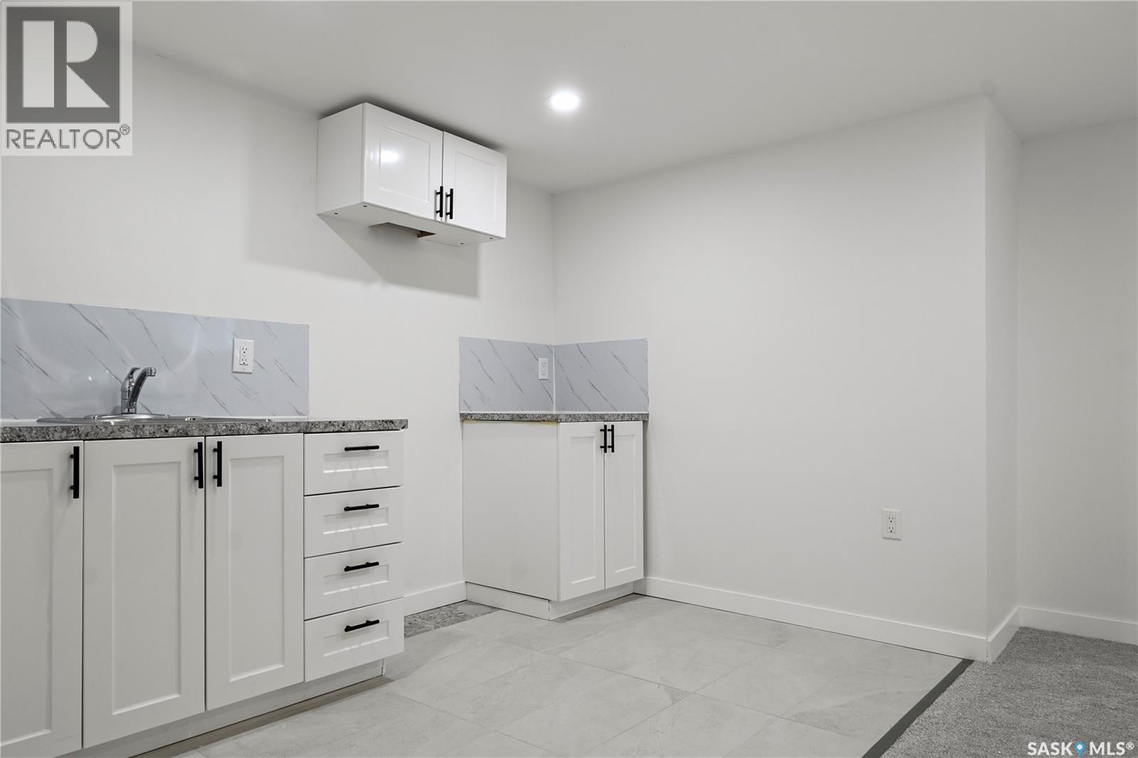 443 Argyle Street N, Regina, SK - Indoor