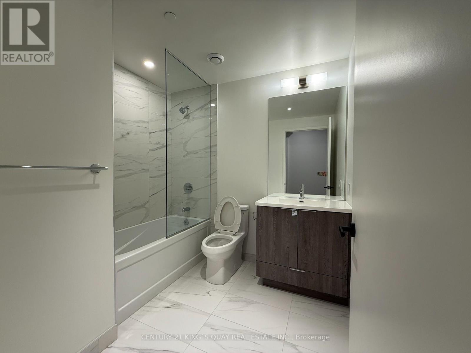 3312 - 8 Interchange Way, Vaughan, ON - Indoor Photo Showing Bathroom